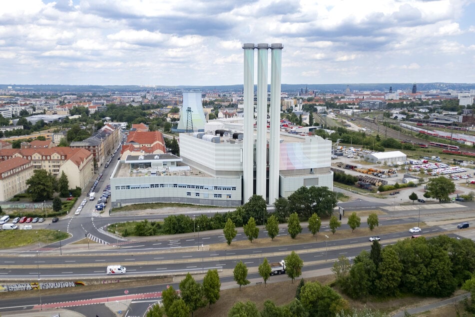 Das Heizkraftwerk an der Nossener Brücke könnte im Alleingang halb Dresden versorgen, zur Sicherheit laufen Reick oder Nord mit.