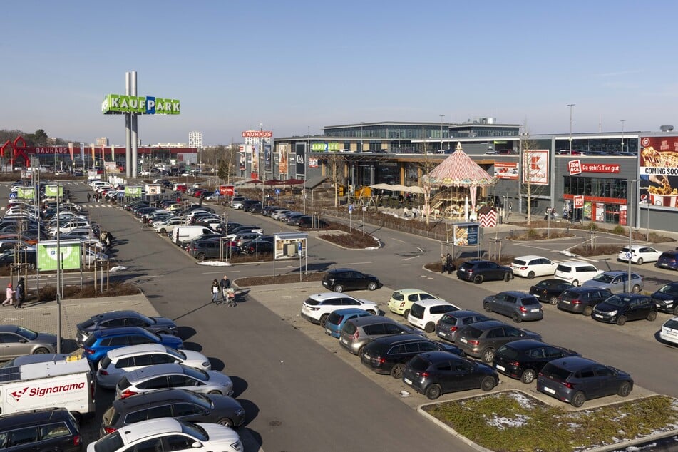 Die Fans des 1. FC Magdeburg sollen den Parkplatz am Kaufpark Nickern ansteuern. Von dort fahren die Shuttle-Busse zum Stadion.