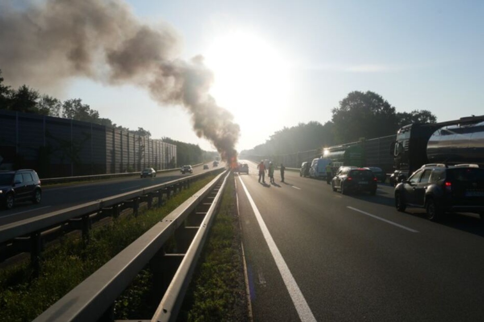 Kurz nach dem Crash brannte der Wagen lichterloh.