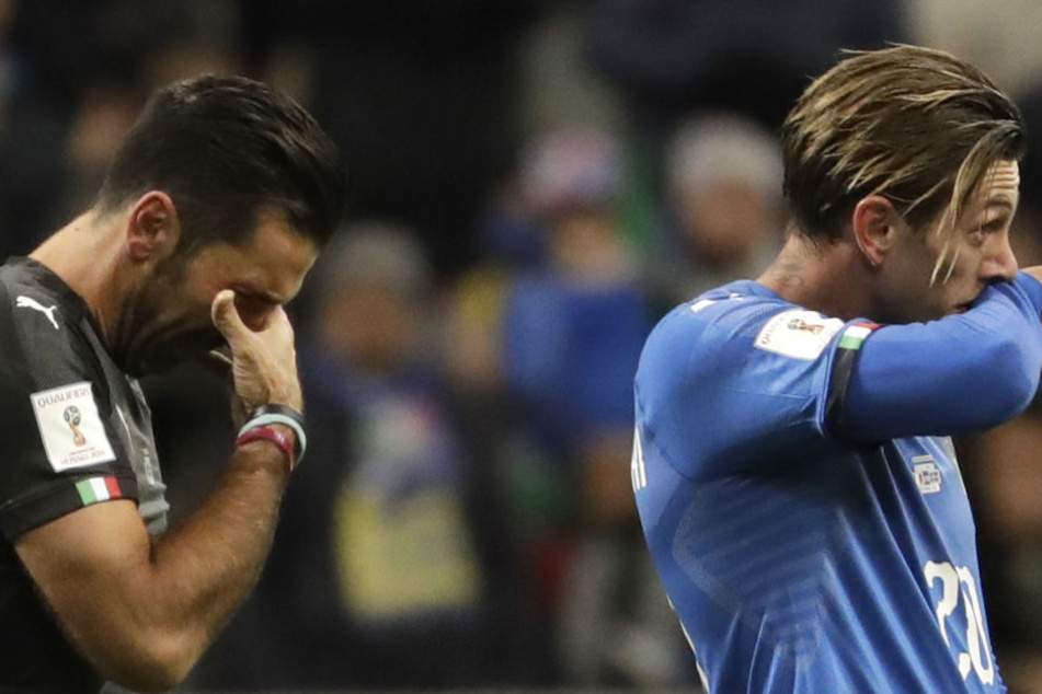 Eine Legende tritt ab: Für den am Boden zerstörten Gianluigi Buffon (li.) war es das letzte Spiel für die Squadra Azzurra.