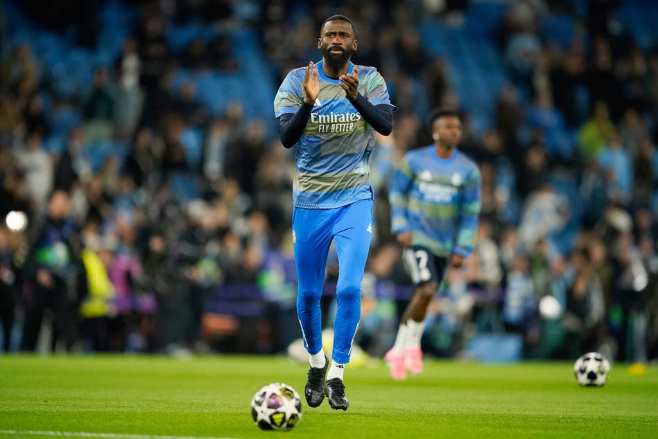 Beim Klub von DFB-Star Antonio Rüdiger (33) herrscht aktuell wohl dicke Luft.