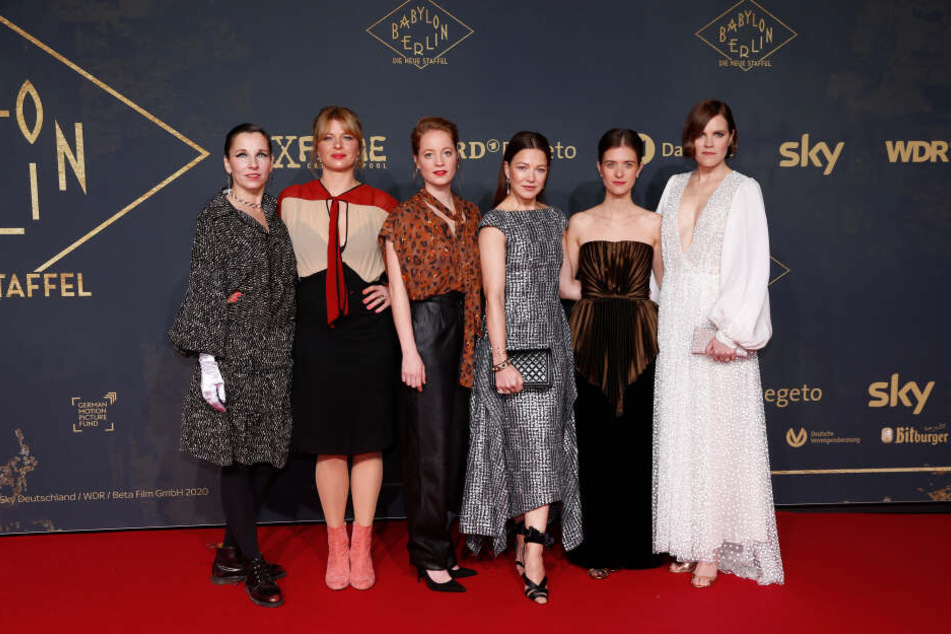 Meret Becker (v.l.), Jenny Schily, Leonie Benesch, Hannah Herzsprung, Liv Lisa Fries und Fritzi Haberland auf der Premiere der dritten Staffel "Babylon Berlin".