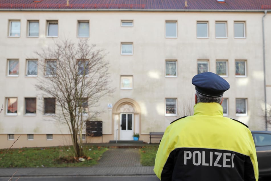 Der Polizist konnte zum Glück die Stiche abwehren. (Symbolbild)