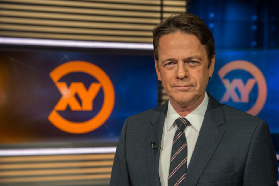ZDF-Moderator Rudi Cerne im Studio der Sendung "Aktenzeichen XY ... ungelöst".