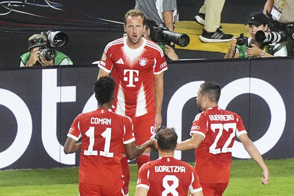 Harry Kane (2.v.l.) und seine Kollegen wollen noch mehr Titel für den FCB sammeln.