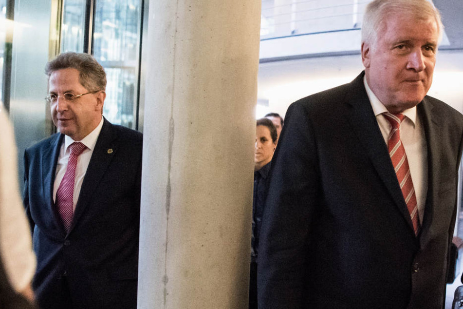 Seehofer (r) wollte Maaßen (l) eigentlich ins Innenministerium versetzen.