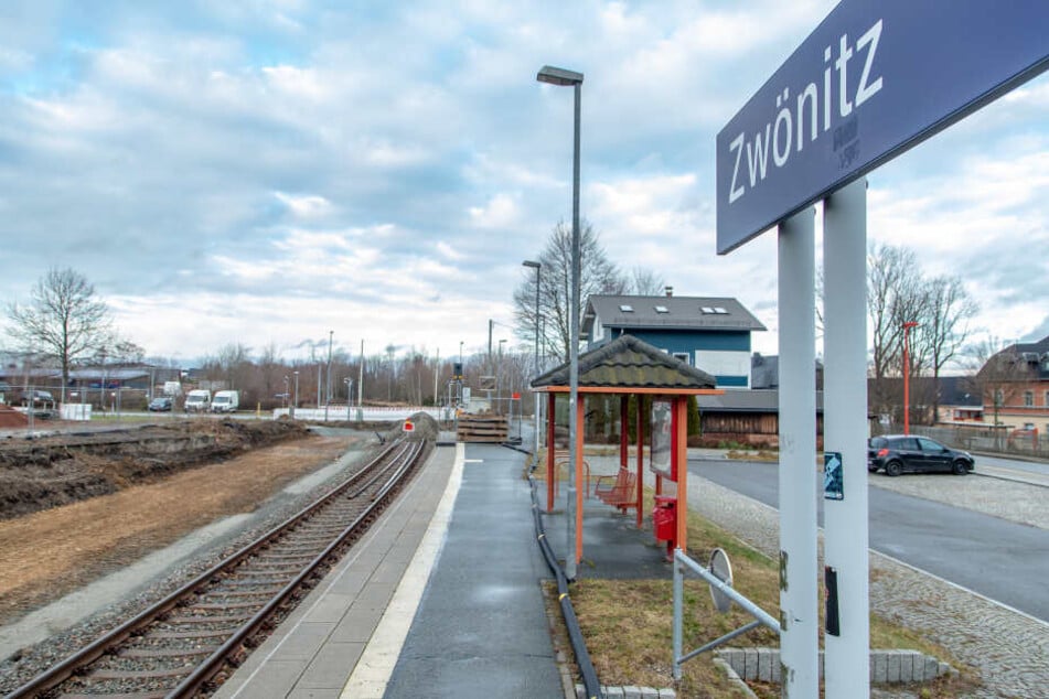 Am Bahnhof Zwönitz wird fürs Chemnitzer Modell demnächst ein zweites Gleis verlegt.