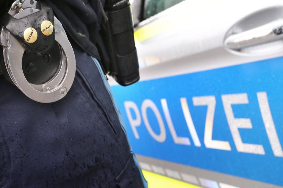 Die Ermittlungen der Polizei dauern an. (Symbolfoto)
