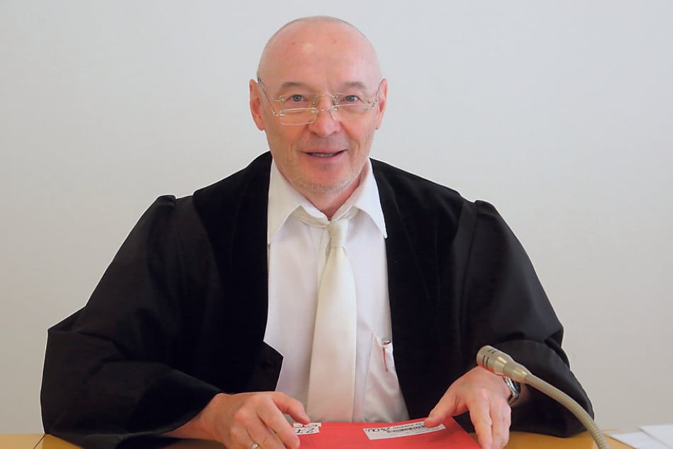 Amtsrichter Jürgen Uhlig (63) urteilte gestern gleich über sechs "Schwarzschläfer" in der Sächsischen Schweiz.