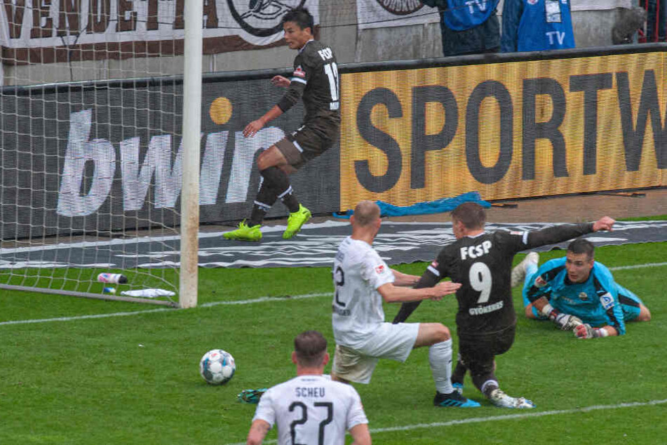 Viktor Gyökeres drückte den Ball nach einem Rückpass über die Linie.