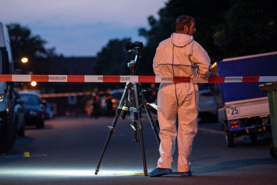 Der Vater hat seiner Ex-Partnerin auf offener Straße in den Kopf geschossen.
