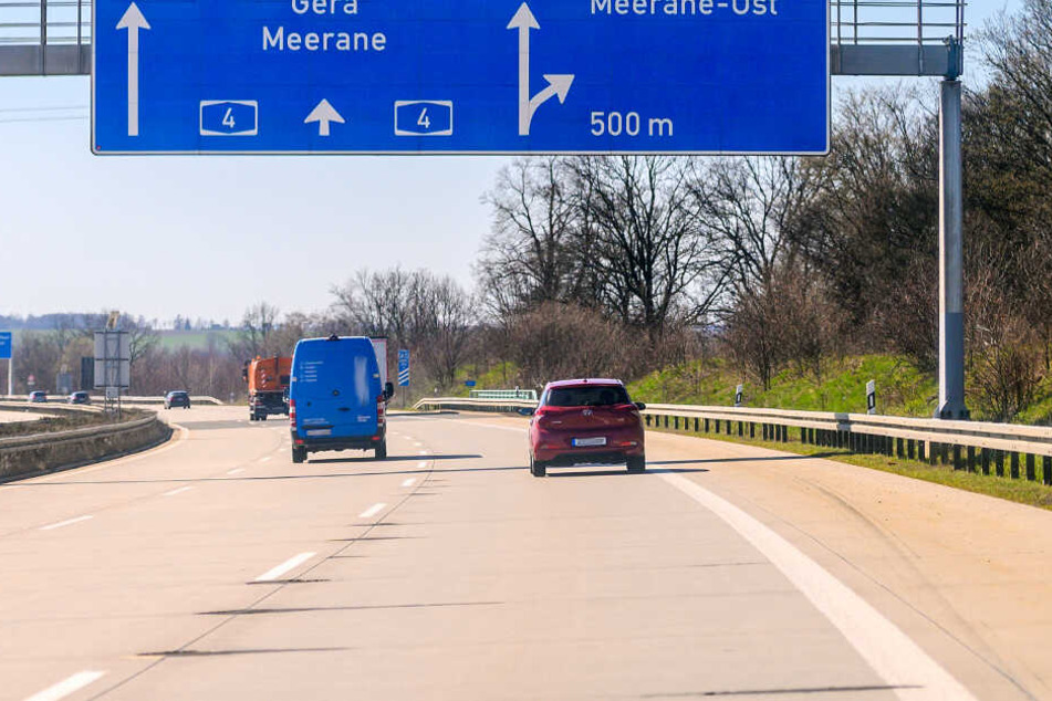 Der Mann saß bei Meerane auf der Mittelleitplanke der A4.