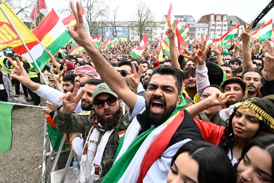 Mehr als 10.000 Kurden sollen am Samstag in Köln-Deutz unterwegs gewesen sein.