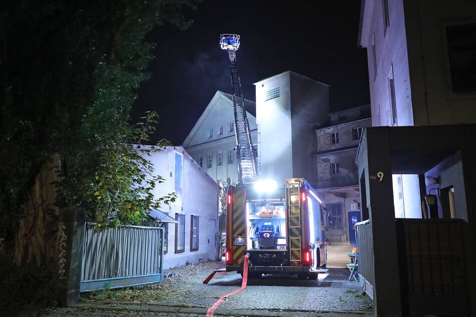 Dresden: Alarm mitten in der Nacht: Heftige Rauchentwicklung, aber wo ist der Brand?