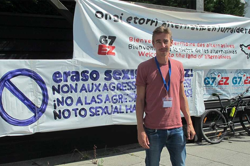 In Biarritz dürfen die Globalisierungsgegner nicht protestieren, daher bereiten sie sich andernorts auf Gegendemos vor - so wie hier Sebastien Bailleul in Irun, Spanien.