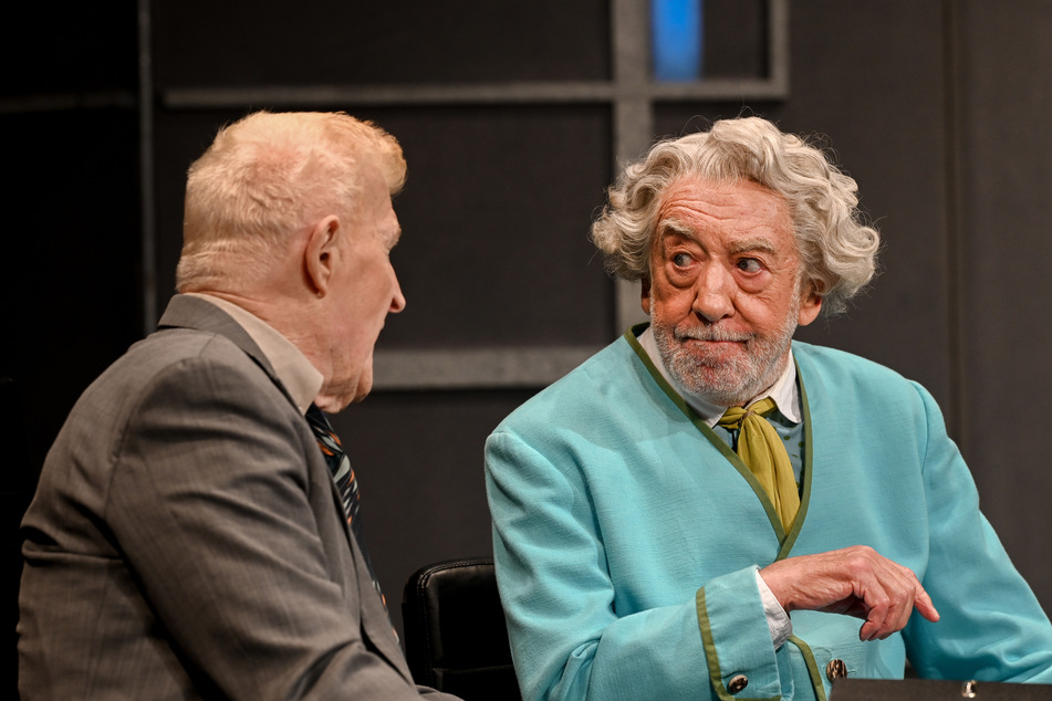 Dieter Hallervorden (87, r.) mit Peter Bause (80) auf der Bühne.