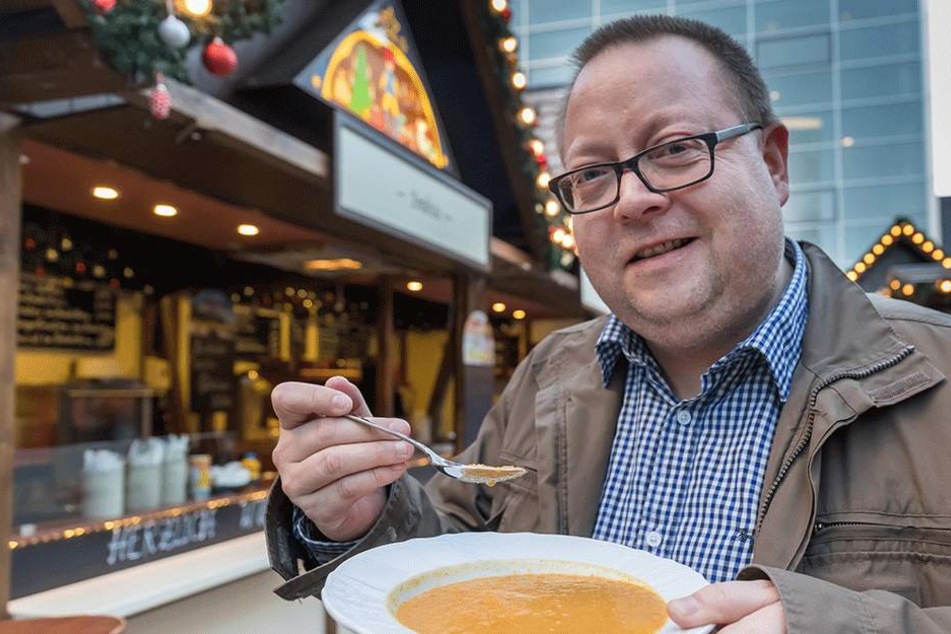 Mal was anderes: Die Kartoffel-Kürbis-Suppe auf dem Düsseldorfer Platz ist eine leckere Abwechslung.