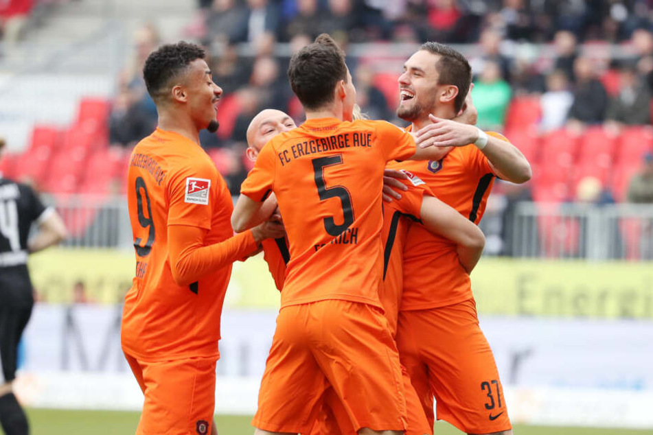 Torjubel nach dem 1:0 in der ersten Minute.