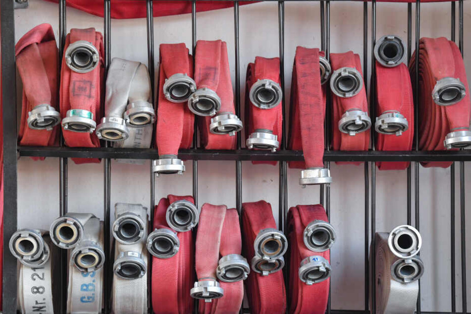 Die Feuerwehr rückte an und löschte das Feuer. (Symbolbild)
