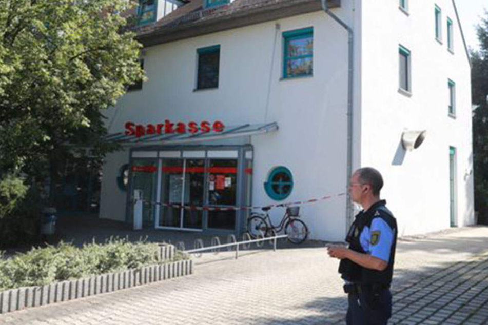 Diese Sparkassen-Filiale in Heidenau wurde überfallen.