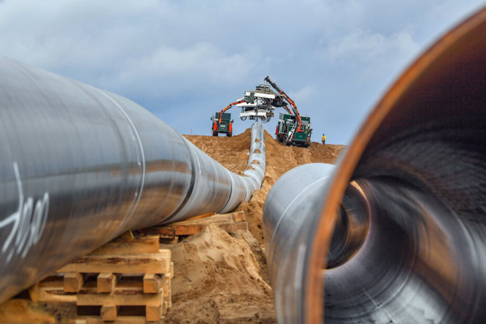 Durch diese Rohre der europäischen Gas-Anbindungsleitung EUGAL kann jetzt russisches Erdgas durch Sachsen strömen.