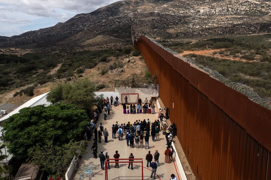 Supreme Court backs Trump in blocking migrants seeking asylum at US-Mexico border