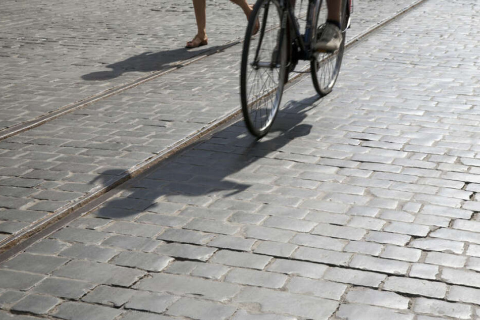 Die Täter flüchteten auf dem Fahhrad (Symbolbild).