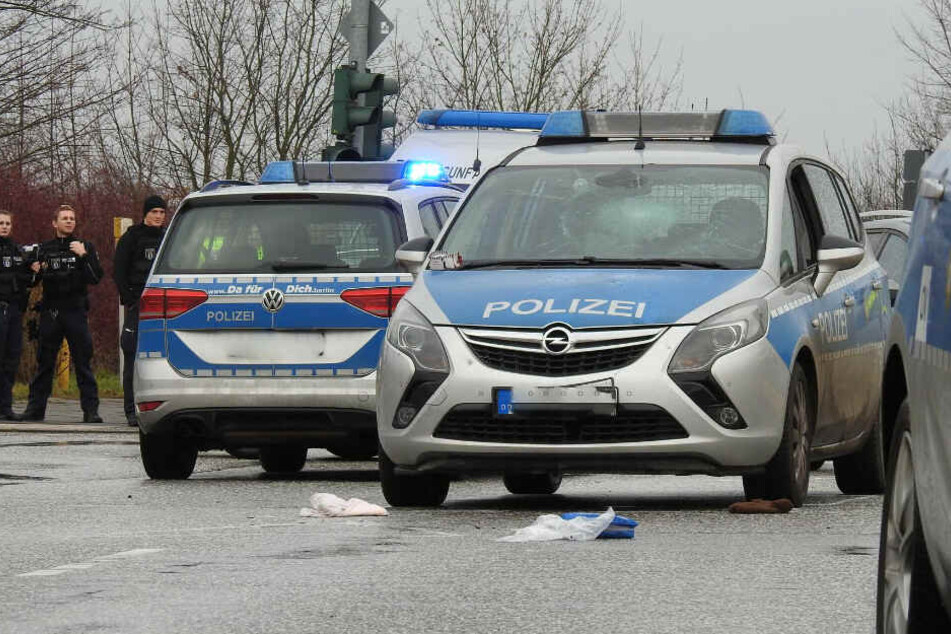 Radfahrer wird von Polizeiwagen erfasst