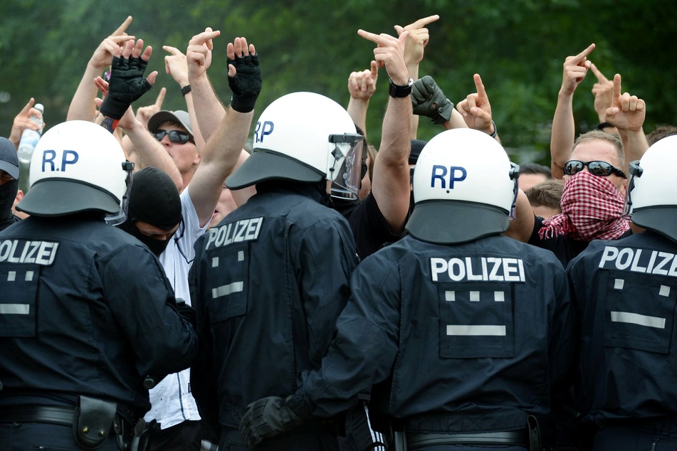 Die Wacker-Fans konnten vor dem Eintreffen der Polizei fliehen (Symbolbild).