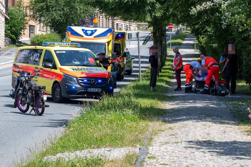 Mitten in der Grenzstadt: Moped knallt mit Fußgänger zusammen