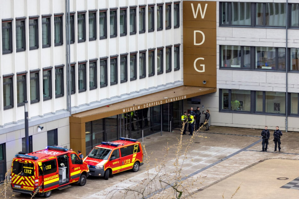 Am Wilhelm-Dörpfeld-Gymnasium in Wuppertal-Elberfeld sorgte am Donnerstag ein 17-Jähriger für blankes Entsetzen.