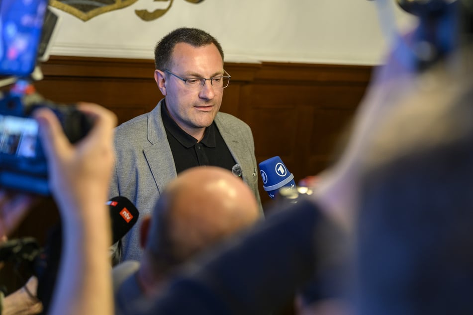 Nach seiner Wahlniederlage schimpfte Stefan Hartung (37, rechtsextreme "Freie Sachsen") auf das Briefwahlverfahren.