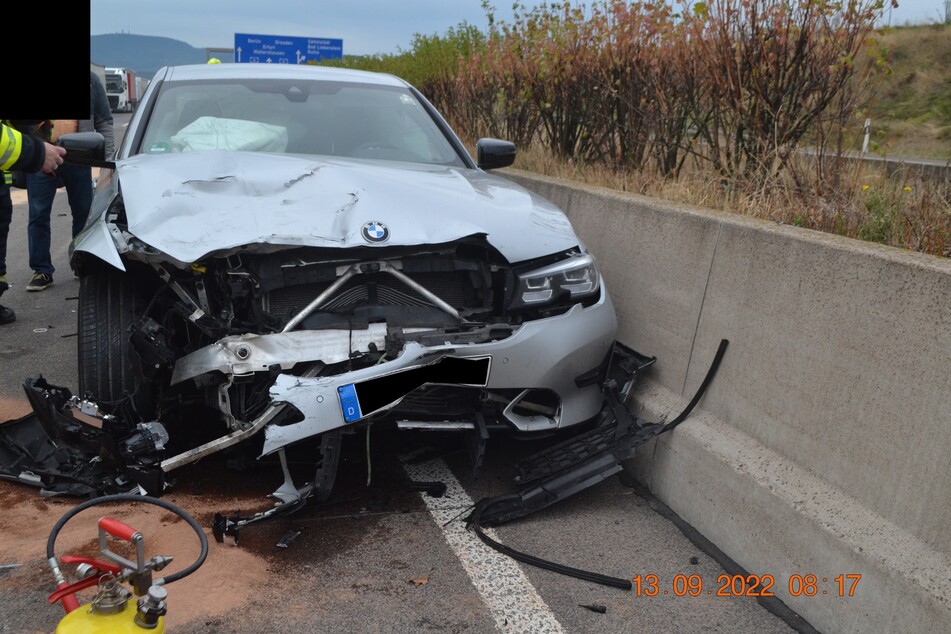 Die Unachtsamkeit des Seat-Fahrers (33) löste eine Kettenreaktion aus, bei der auch ein BMW zu Schaden kam.