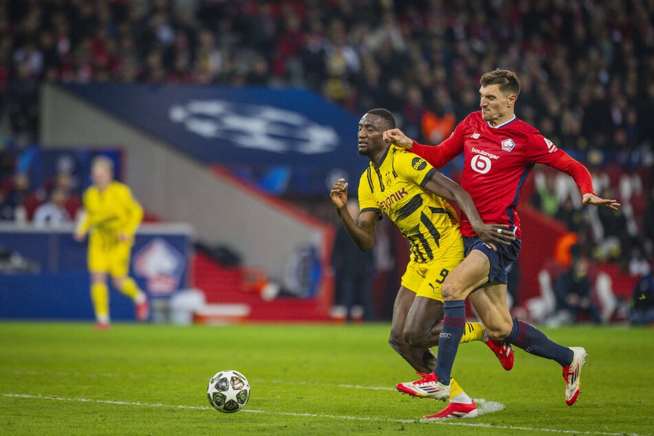 Die fragliche Szene: Thomas Meunier (33, r.) berührt Serhou Guirassy (29) leicht an der Strafraumgrenze.