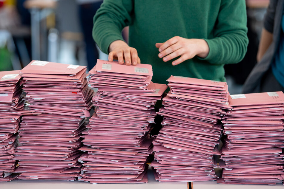 Wegen der Corona-Pandemie wurde am vergangenen Wochenende in Bayern nur per Briefwahl gewählt - mit guter Wahlbeteiligung.