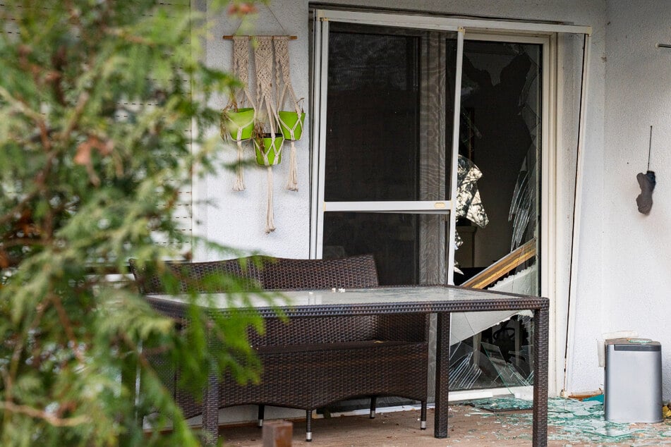 Durch die Sprengung der Bombe wurden Häuser beschädigt.