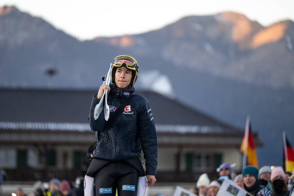 Max Unglaube (20) wurde in der Quali disqualifiziert. Der Brandenburger flog aber im Wettkampf als Vorpsringer auf unglaubliche 149,5 Meter.