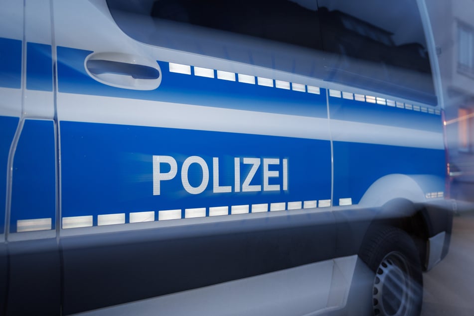 Die Polizei nahm den Beschuldigten (38) noch am Tag der Durchsuchung vorläufig fest. (Symbolfoto)