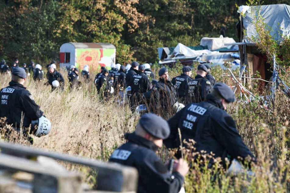 Das Camp wurde mit Durchsuchungsbefehl offiziell aufgesucht.