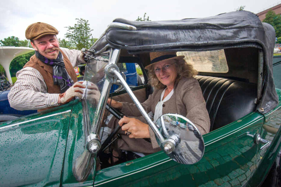 Dirk (46) und Silke (56) Adam aus Sindelfingen in einem NSU- FIAT Baujahr 1934. -74 Vorkriegsfahrzeuge werden dieses Jahr zur Horch-Rallye erwartet.