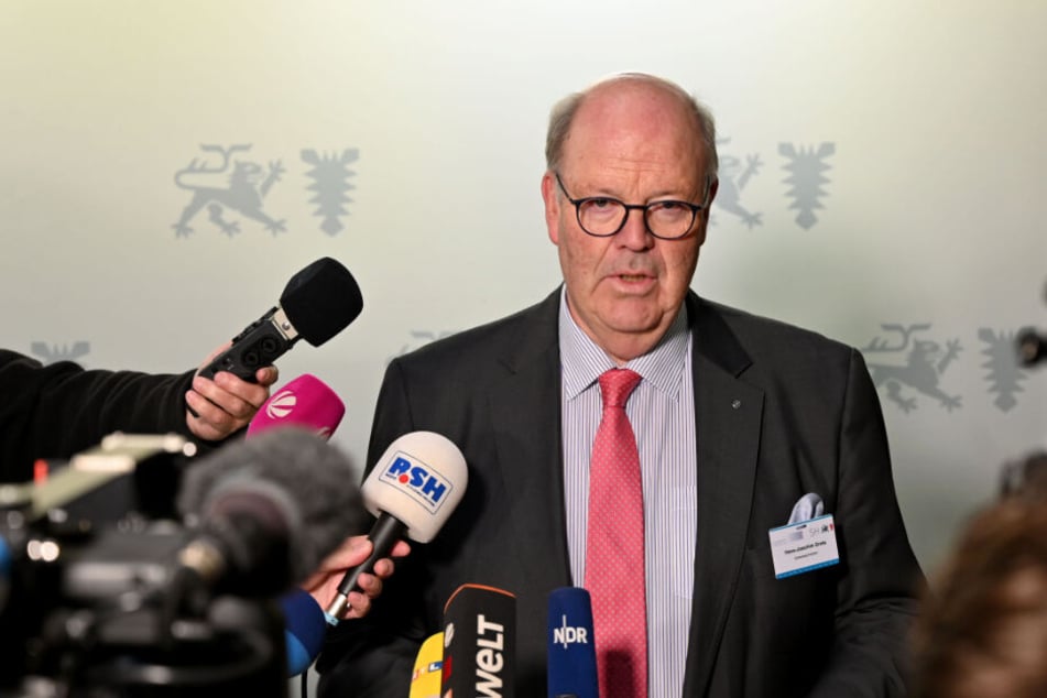 Hans-Joachim Grote, Vorsitzender der Innenministerkonferenz, verkündete die Entscheidung.