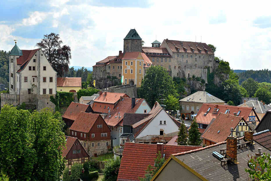Die Burg Hohnstein wurde vermutlich im 12. Jahrhundert errichtet. Derzeit wartet das Gemäuer auf seine dringend notwendige Sanierung.