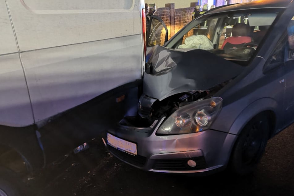 Der 46-jährige Vater fuhr in den parkenden Lieferwagen.
