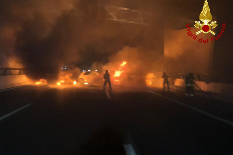 Geldtransporter überfallen: Gangster legen Autobahn mit Feuer lahm!