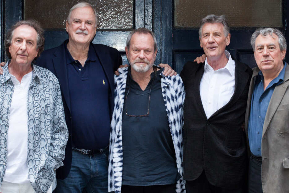 Eric Idle (l.-r)., John Cleese, Terry Gilliam, Michael Palin und Terry Jones, allesamt Mitglieder der Komiker-Gruppe Monty Python. Letztgenannter lebt nicht mehr.