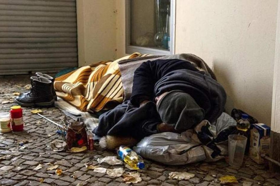 Eine Obdachlose ist in Wien bei dem Versuch, der Kälte zu trotzen, verbrannt.