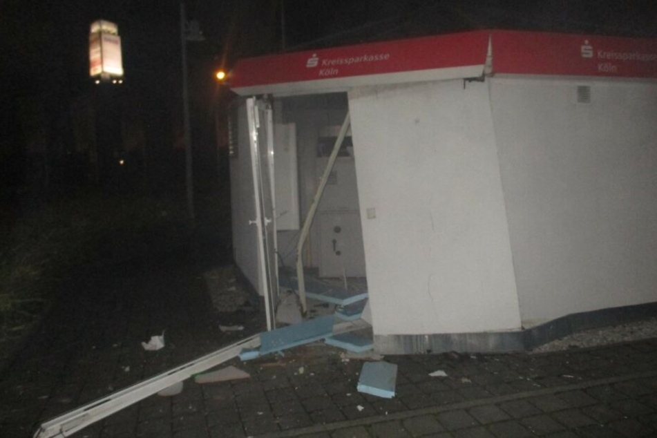 Der zerstörte Pavillon der Sparkasse Weisweiler.
