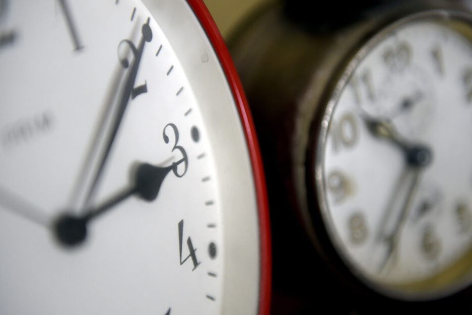 In der Nacht auf Sonntag wurde wieder an der Uhr gedreht. (Symbolbild)