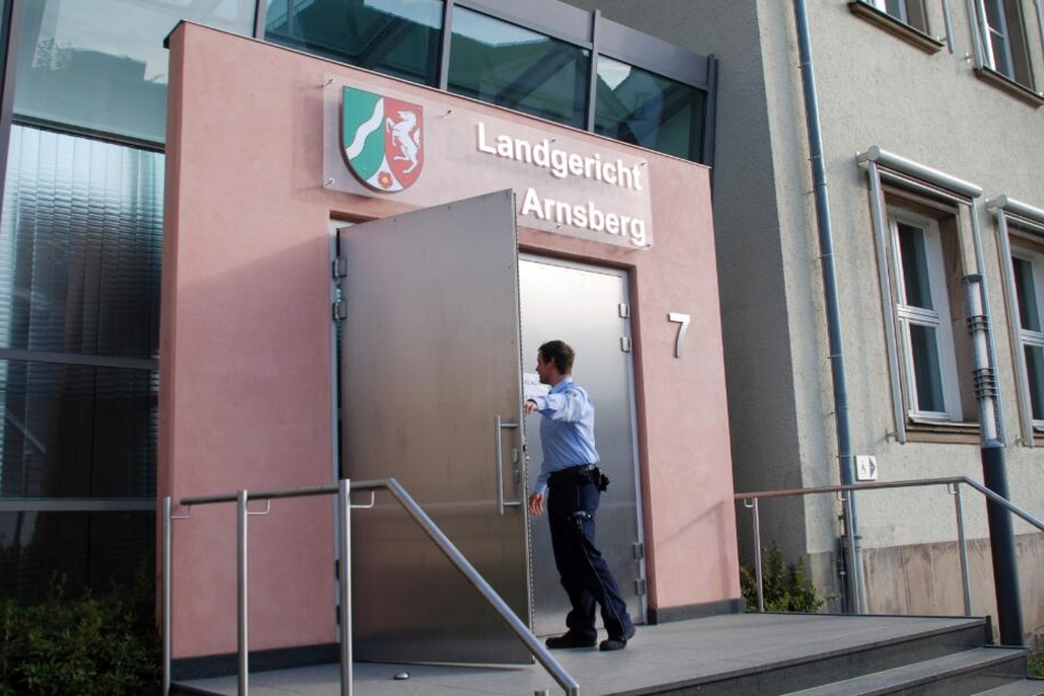 Vor dem Landgericht in Arnsberg muss sich der Schüler verantworten.