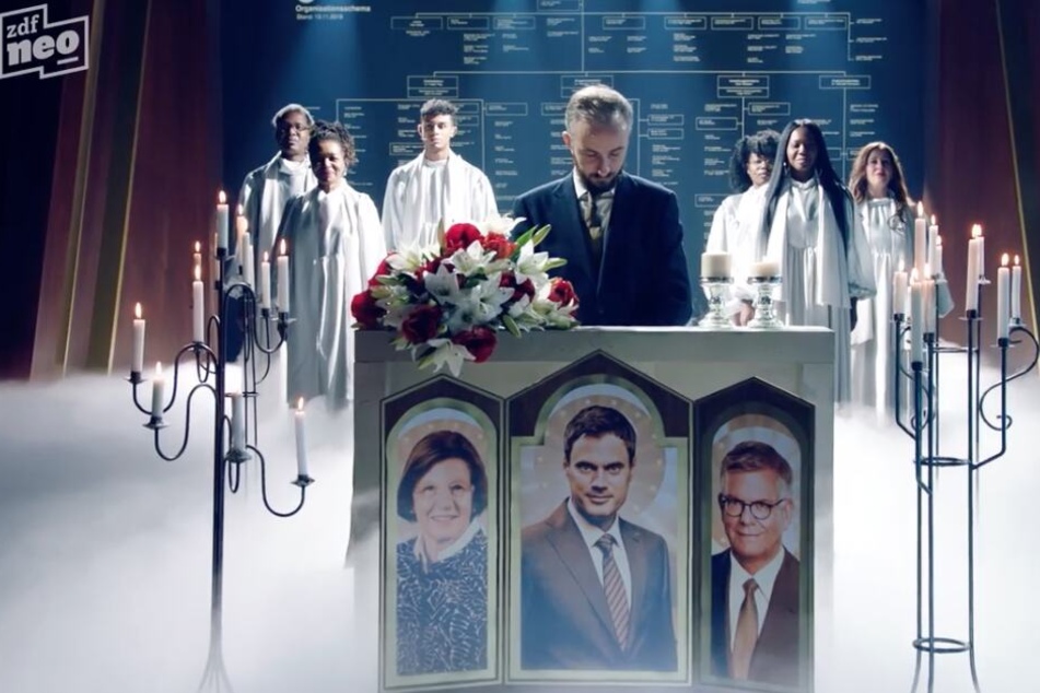 Jan Böhmermann nahm singend Abschied von seiner Sendung und "huldigte" seinem Arbeitgeber ZDF.